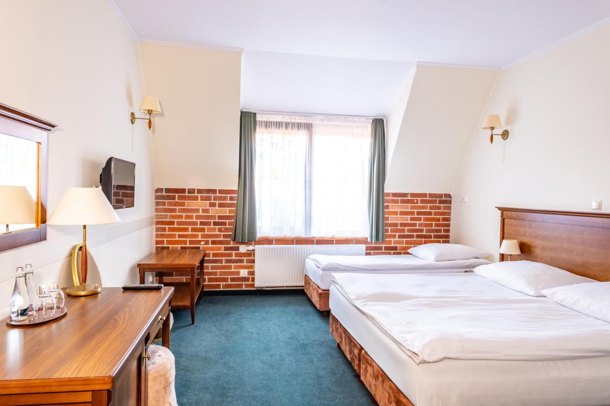 Hotel Szymbark Шимбарк Экстерьер фото
