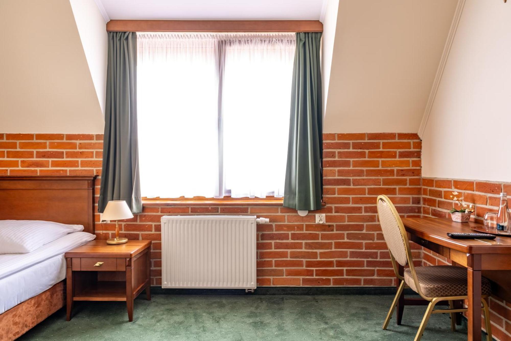 Hotel Szymbark Шимбарк Экстерьер фото
